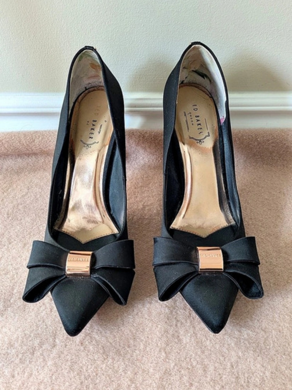 Ted Baker Ichlibi Bow Pump Black Satin Heels Size 40 / Size 9